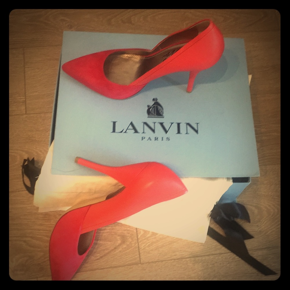Lanvin coral suede and leather pumps. Size 39.